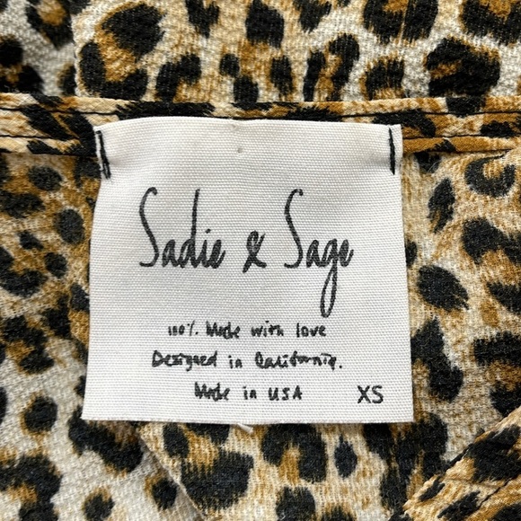 Sadie & Sage Cheetah Leopard Print Surplice V-Neck Long Sleeve Top - Picture 5 of 7